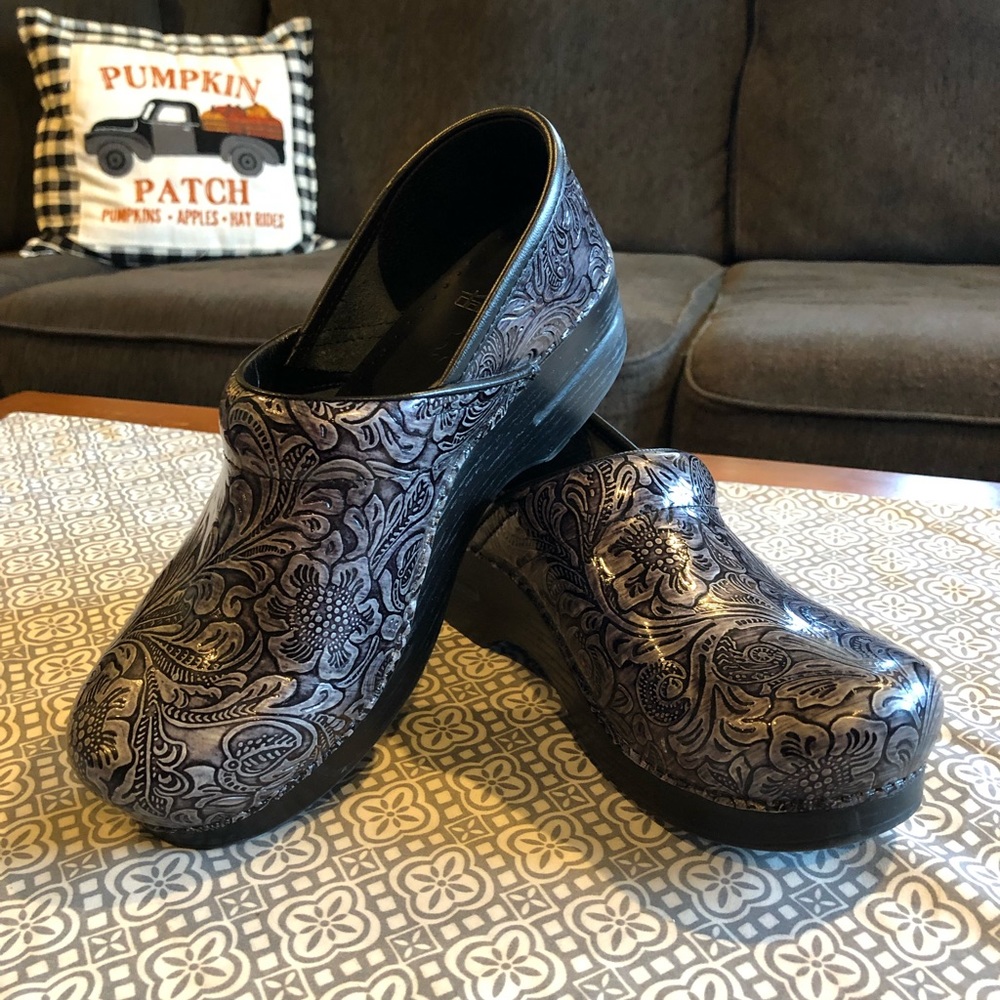 Dansko Professional Black Antique Tooled Floral Pattern Clogs Women’s Size 39
